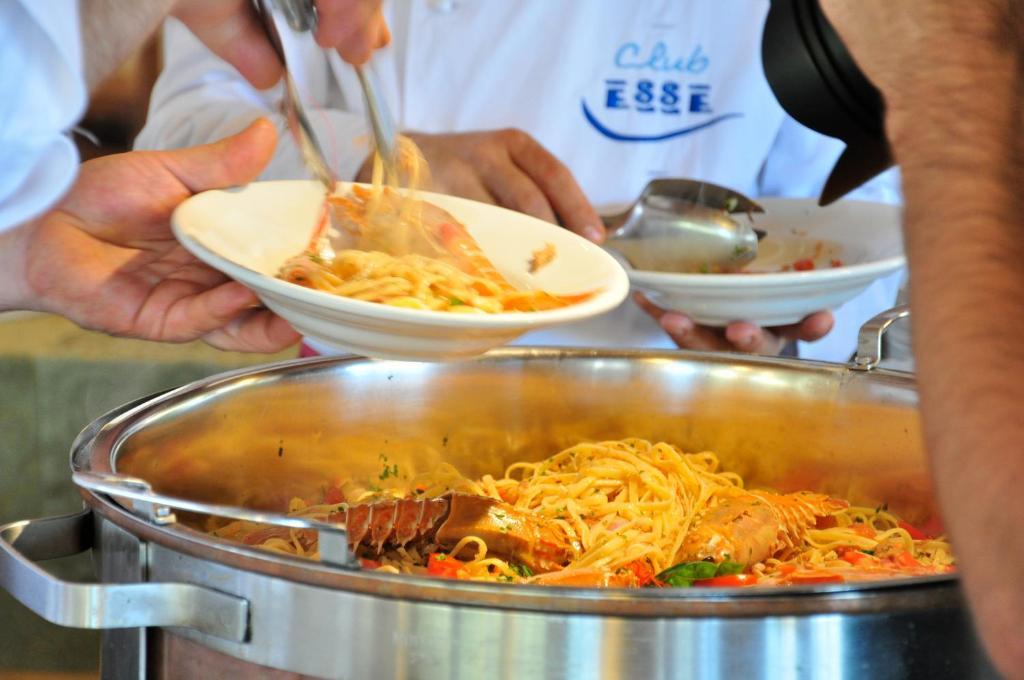 클럽 에쎄 칼라 비타 바야사드리니아 외부 사진